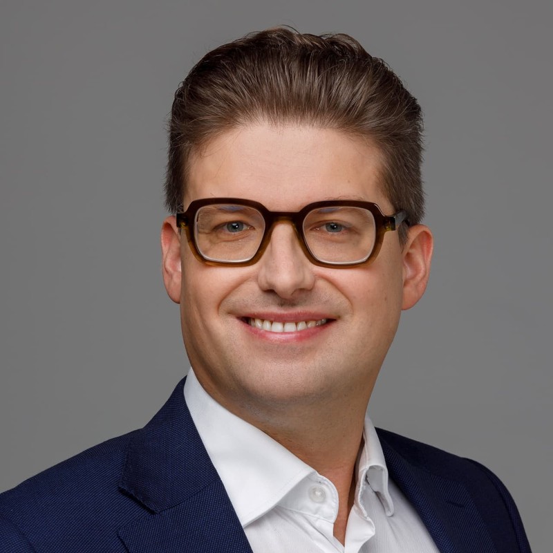 Dr Maciej Madziński